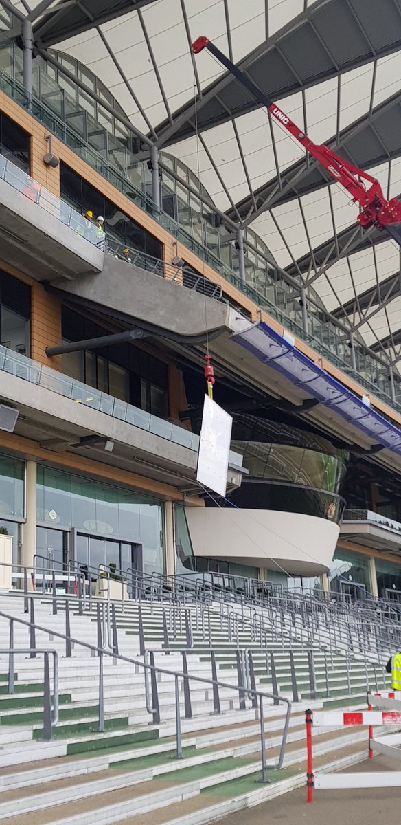 IpcWindows's tweet image. First Glass lift at Ascot today.