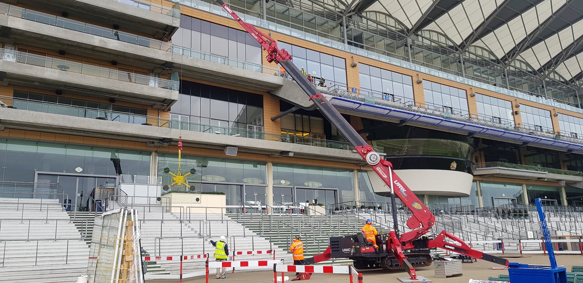 IpcWindows's tweet image. First Glass lift at Ascot today.