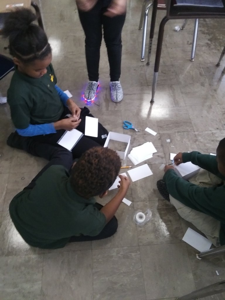 MsCollingsESCS's tweet photo. We are hard at work here at @SchoolEastside 
3rd grade team building through STEM challanges.
#EastsideCharterSchool #WatchUsWork #EastsideCharterFlagshipStatus #ChartersWork https://t.co/XnWm8tx6u0