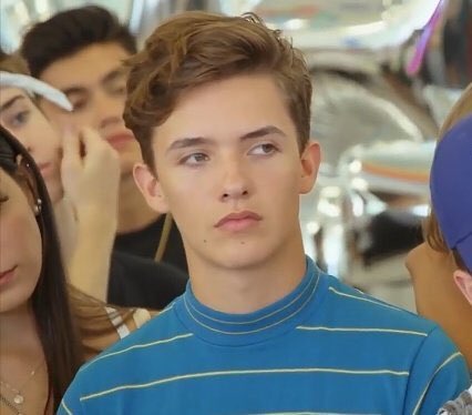 tulipwonu's tweet photo. quando eu descobri que o garoto de cabelo maravilhoso que na vdd era peruca do ep de Sam &amp; Cat era o Noah eu tive um surto, ele fica bonito até com o cabelo assim

#SITCMusicVideo #SubscribeNowUnited https://t.co/LaLTOqRUDN