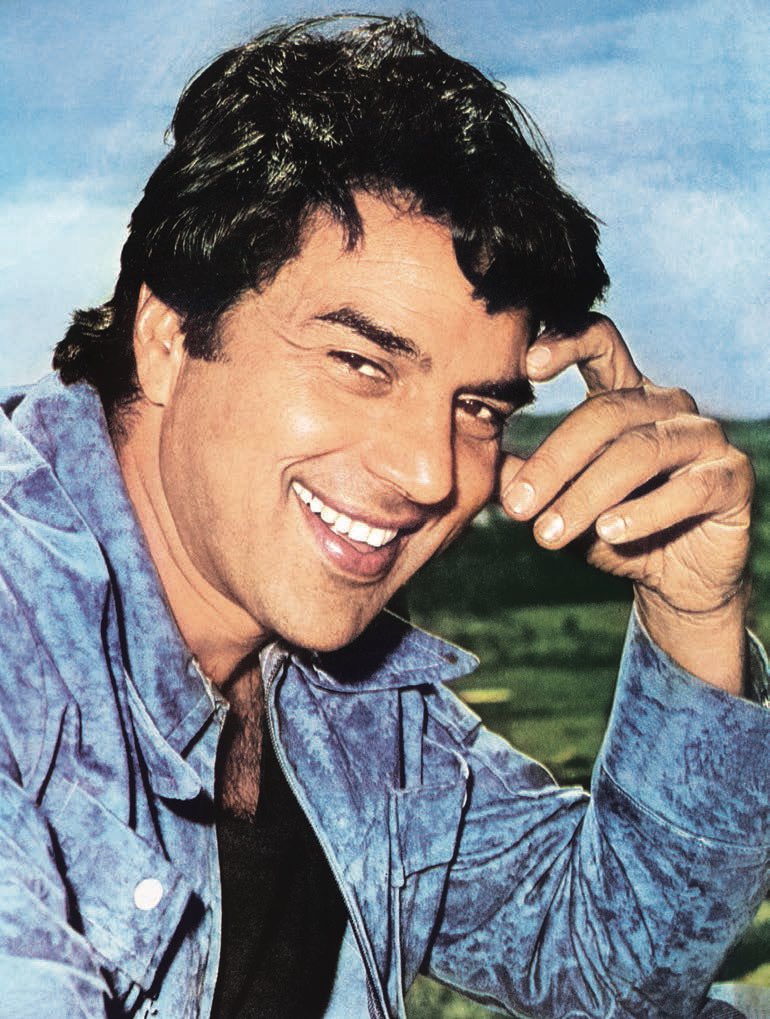 DEOLOMANIA RusForum on Twitter: "Incomparable and unique! The best smile makes the world brighter! @aapkadharam #Dharmendra #HeMan #legend #smile #love #BollywoodFlashback… https://t.co/wjVajrzRZG"