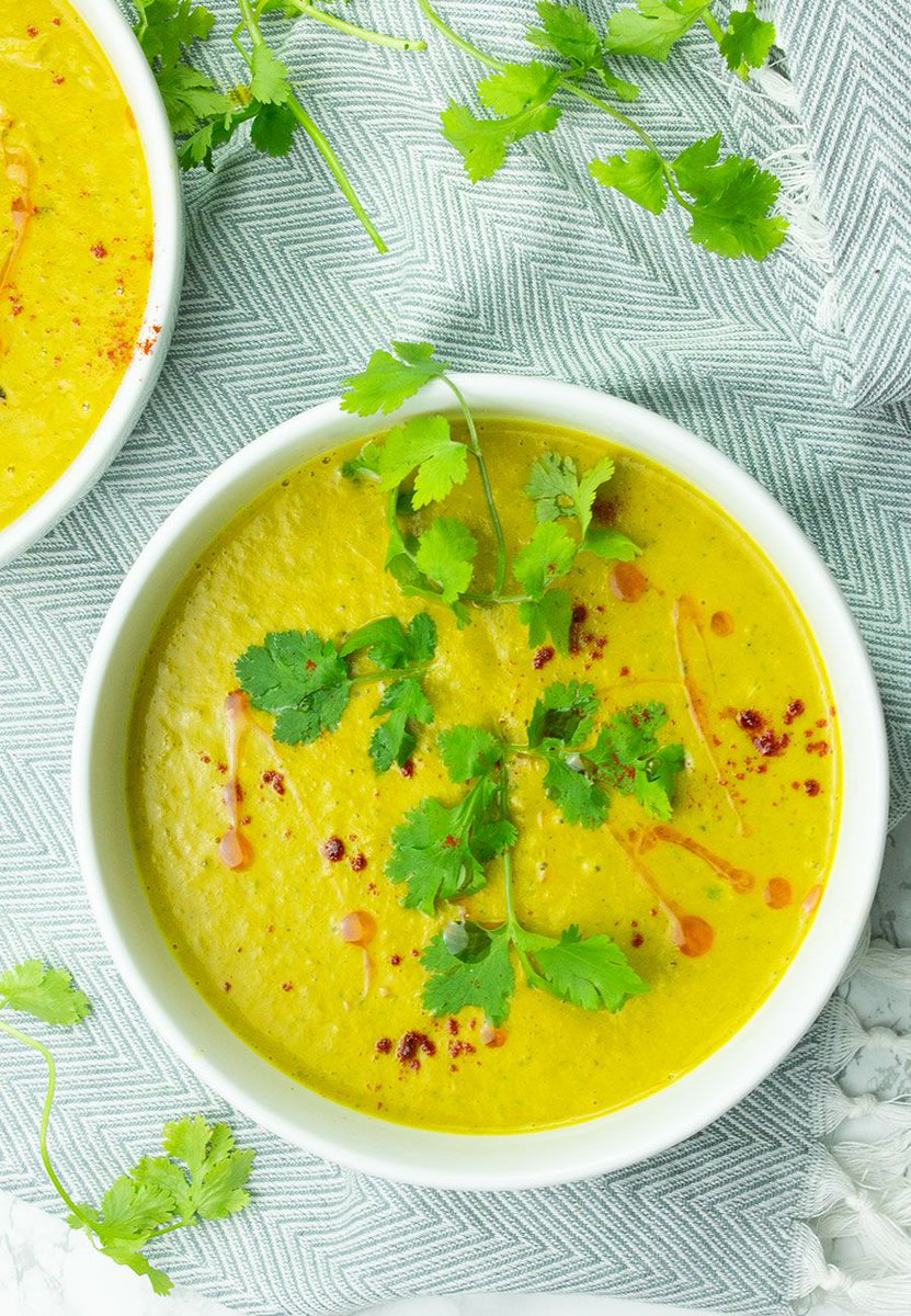 anticancerkitch's tweet photo. This is a perfect winter warmer and a delicious twist on a classic Potato and Leek Soup. 👋 Spiced Sweet Potato &amp; Leek with Roasted Garlic Soup 😍 #antiinflammatory  #antioxidant #turmeric #anticancerkitchen #healthyrecipes #cancerfighting #cancersurvivor https://t.co/Jmyt4LTZ8X https://t.co/s71GTEOE4z