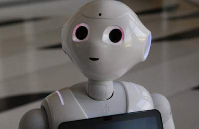 Humanizing411's tweet photo. #Pepper took a job in a #travel Agency. https://t.co/W2bAZd9lCL #traveling #robots #robotsinservice #robots #robotics #Roboter #PepperRobot https://t.co/jk3spEb20C