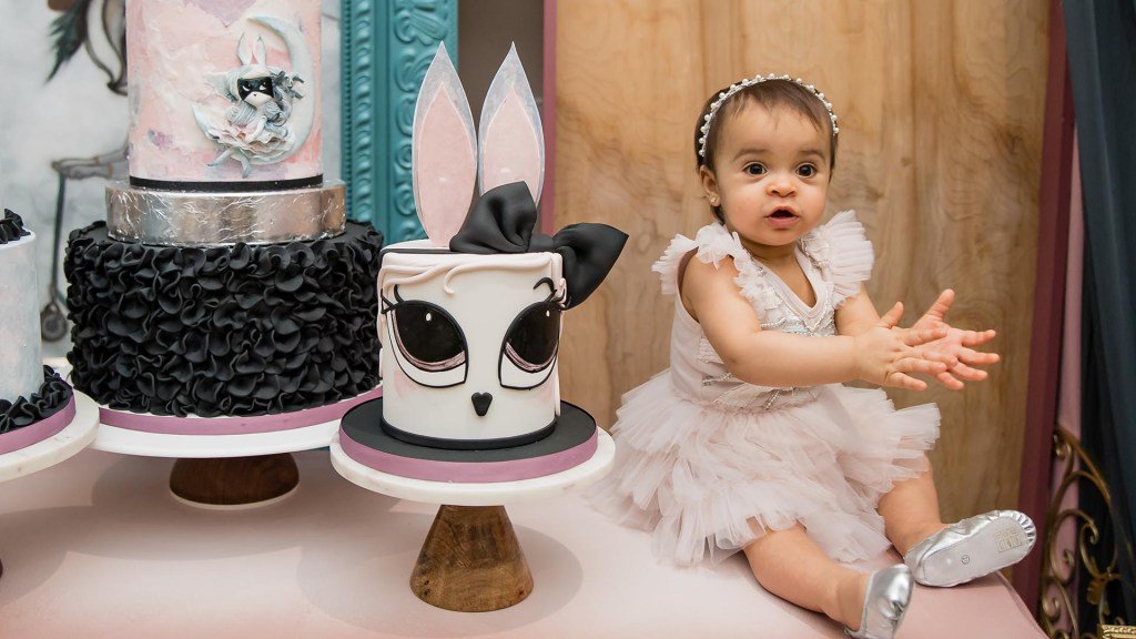 ETCakes's tweet photo. Alexa’s First Birthday Cake + Desserts | Mrs. Migetto | Miami Custom Cakes https://t.co/TUJyc1Q369 https://t.co/jE7ALYQsdl