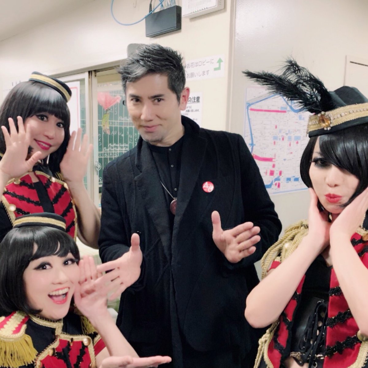 マリアンヌ東雲 ニューイヤーロックフェスでお会いしたモッくん様との御写真を自慢してたら三が日が終わった 小顔で目がキラキラしてらした ワタクシはデレ過ぎて変な顔