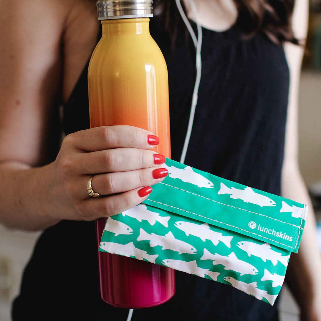 lunchskinsbags's tweet photo. Whether it's a gym day or chasing toddlers, pack your favorite snack to keep your body fueled up and ready to go all day long. #fitfam #packandsnack #workout https://t.co/OQawWXZGj4