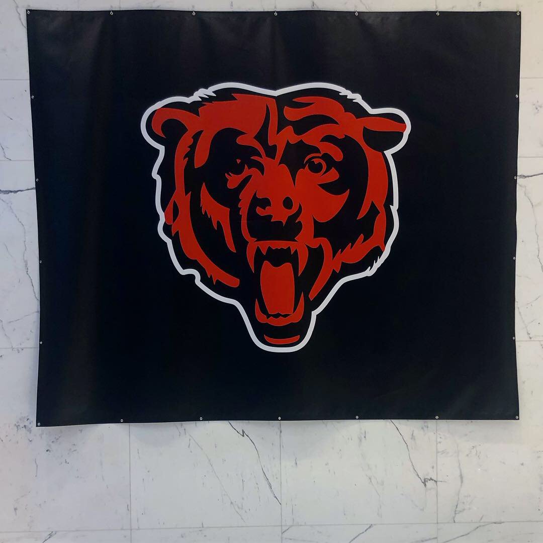 200WestMadison's tweet photo. Cheering on the #ChicagoBears from our lobby! Good luck against the #PhiladelphiaEagles in the #Wildcard match up this weekend. #gobears #chicagobears #nfl #football #dabears #football #nfc #nfcnorth #sundaynightfootball #commercialrealestate https://t.co/cqvMYTo8Lh
