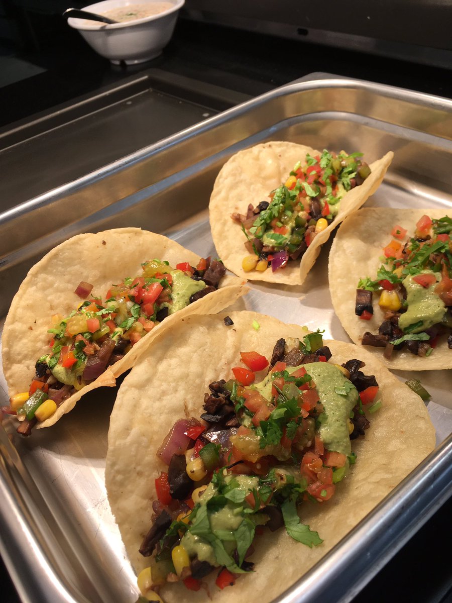 humaneworldcan's tweet image. Lunch is served! @uwaterloofood chefs have prepared an array of #plantbased sandwiches, soups, salads and sides so far - all of which look delicious! #ForwardFood