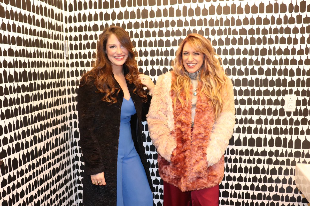 AberdeenGreen's tweet photo. Hang out in bathrooms with your bestie. https://t.co/lH2COrHI0Z