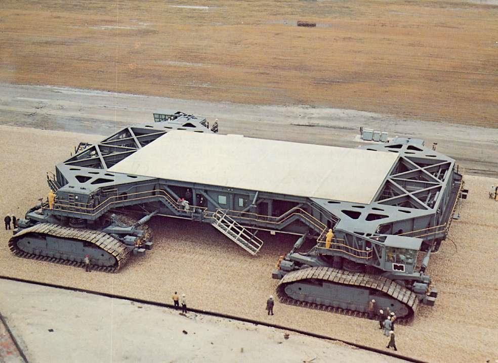 http://mechaddiction.tumblr.com/post/147387748881/nasa-crawler-transporter-1966-made-by-the-marion