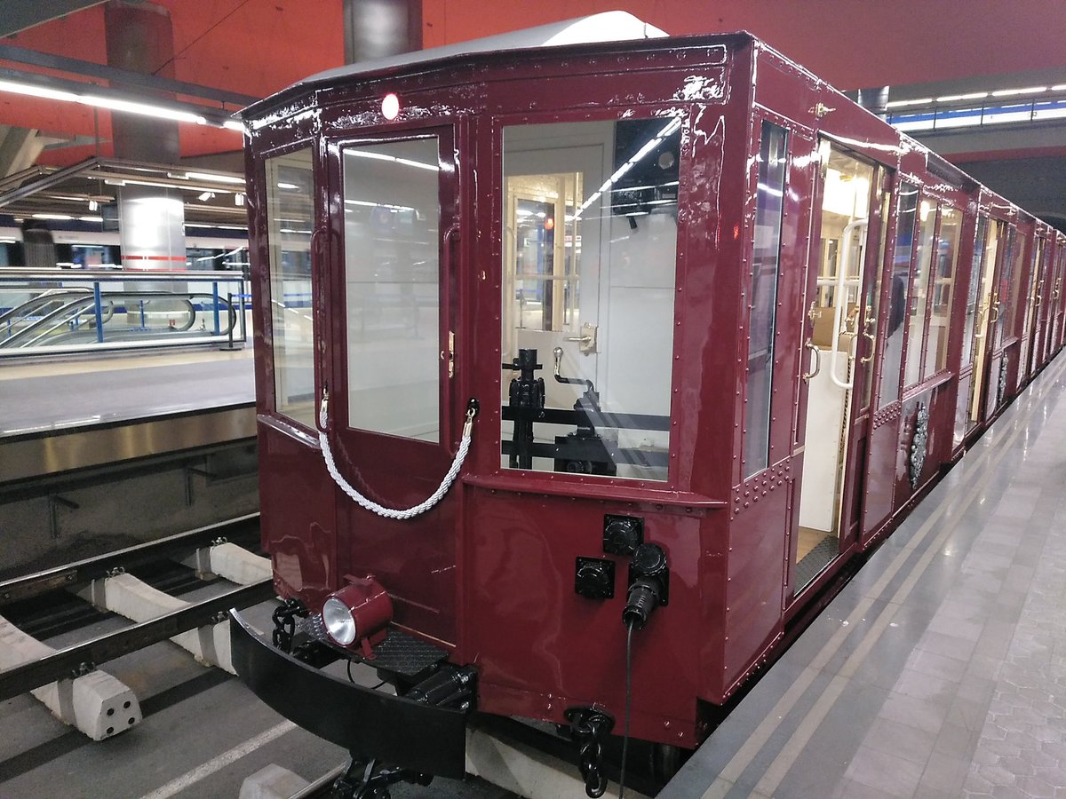 BreoganLatino's tweet photo. @metro_madrid Excelente la exposición centenaria de #MetroMadrid digna de ser vista por todos, la historia del #Metro al alcance de los usuarios, muy bien! https://t.co/PwlFYuf3DK
