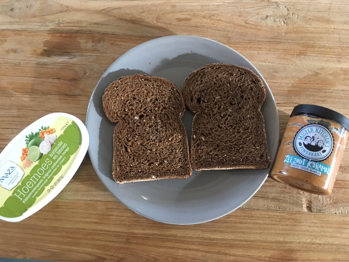 keesvanamstel's tweet photo. Dag 3: Vaker Vega eten #challenge.
Op brood:
#korianderenlimoenhoemoes #trendypindakaas #goedevoornemens #keepthefaith #veggieboy https://t.co/yWkPnR7Wmy