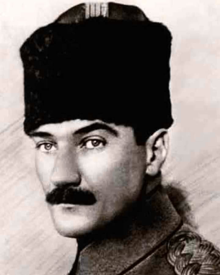 Parolası; Ya istiklâl, ya ölüm! olanlar yenilmezler.
"NeMutlu TürkümDiyene"