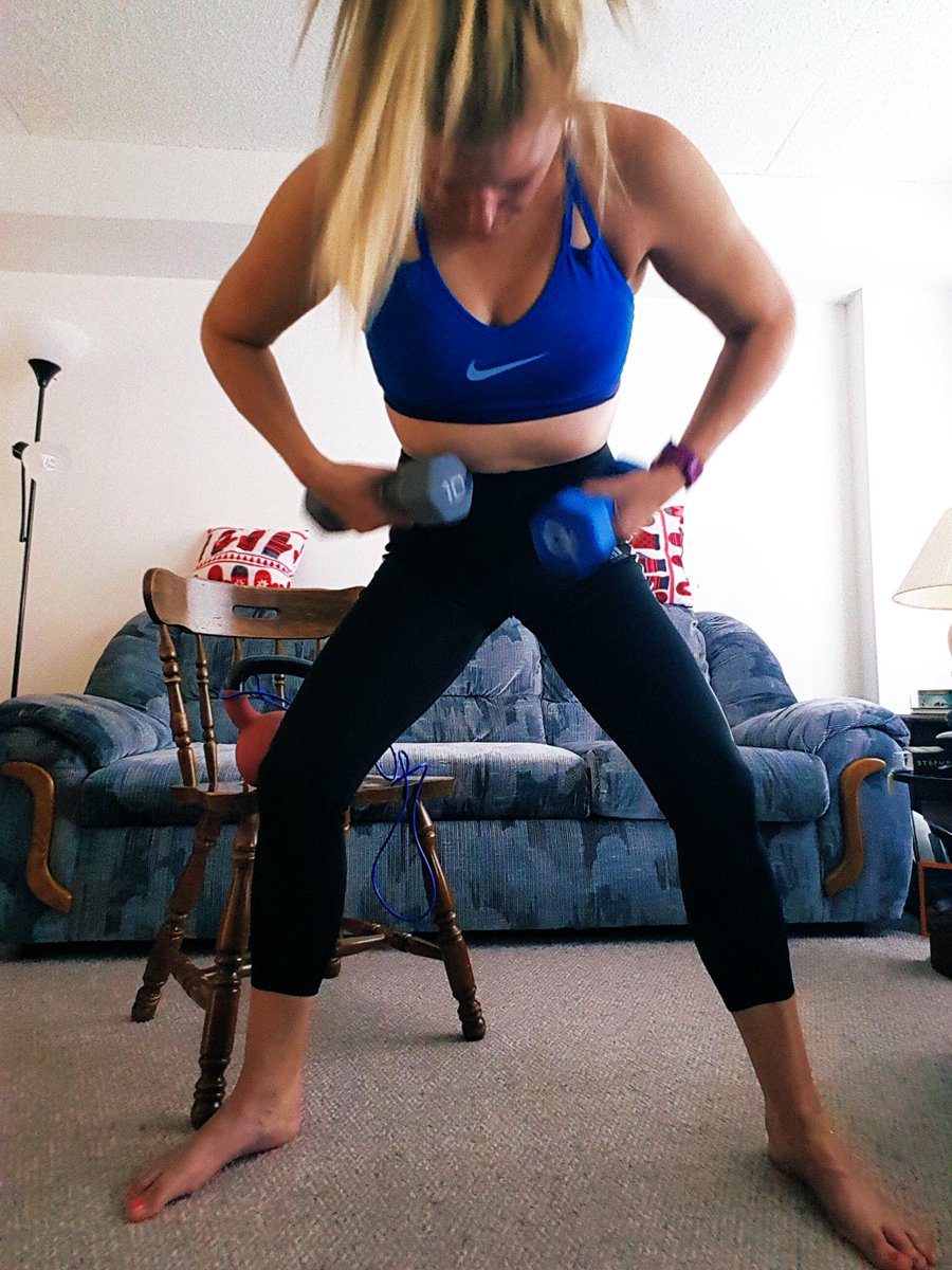 HeyItsMeMissJT's tweet photo. 2019 is all about #FOCUS! #actionshot #thefitlife #circuittraining #justdoit #girlswithmuscle #workoutwithweights πͺππ https://t.co/hndi0uktbv