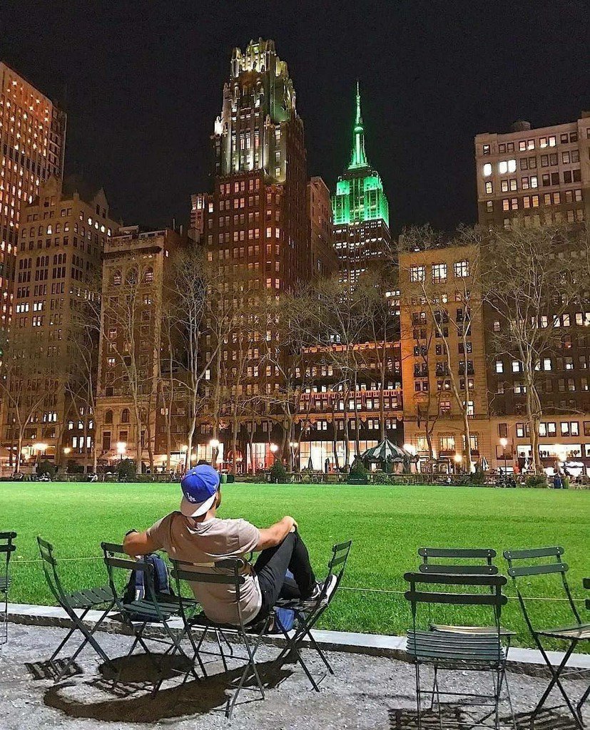 Bryant Park, NYC 📷 @antlavea [Enjoy +images at bit.ly/2SAomR1] | The Best Photos and Videos of New York City.