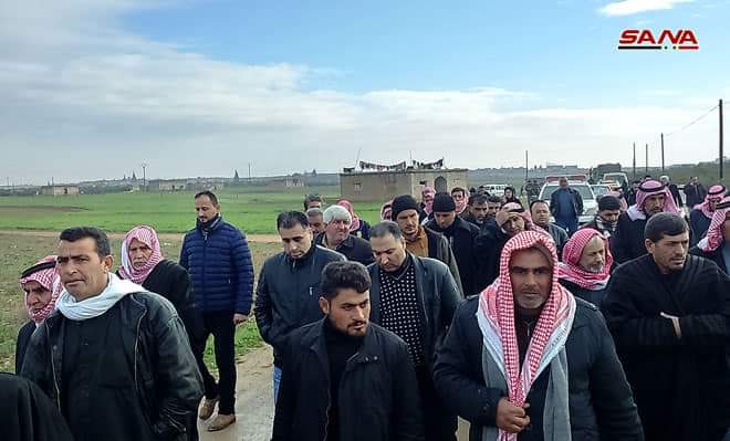 #Syria: le milizie curde cominciano a  ritirarsi da #Manbej, dopo l'accordo col governo siriano. La tregua ha permesso il rientro dei rifuguati nelle loro case. Il #mainstream  ha -come sempre-, dimenticato di diffondere la notizia. #avantisyria #nonvidicono