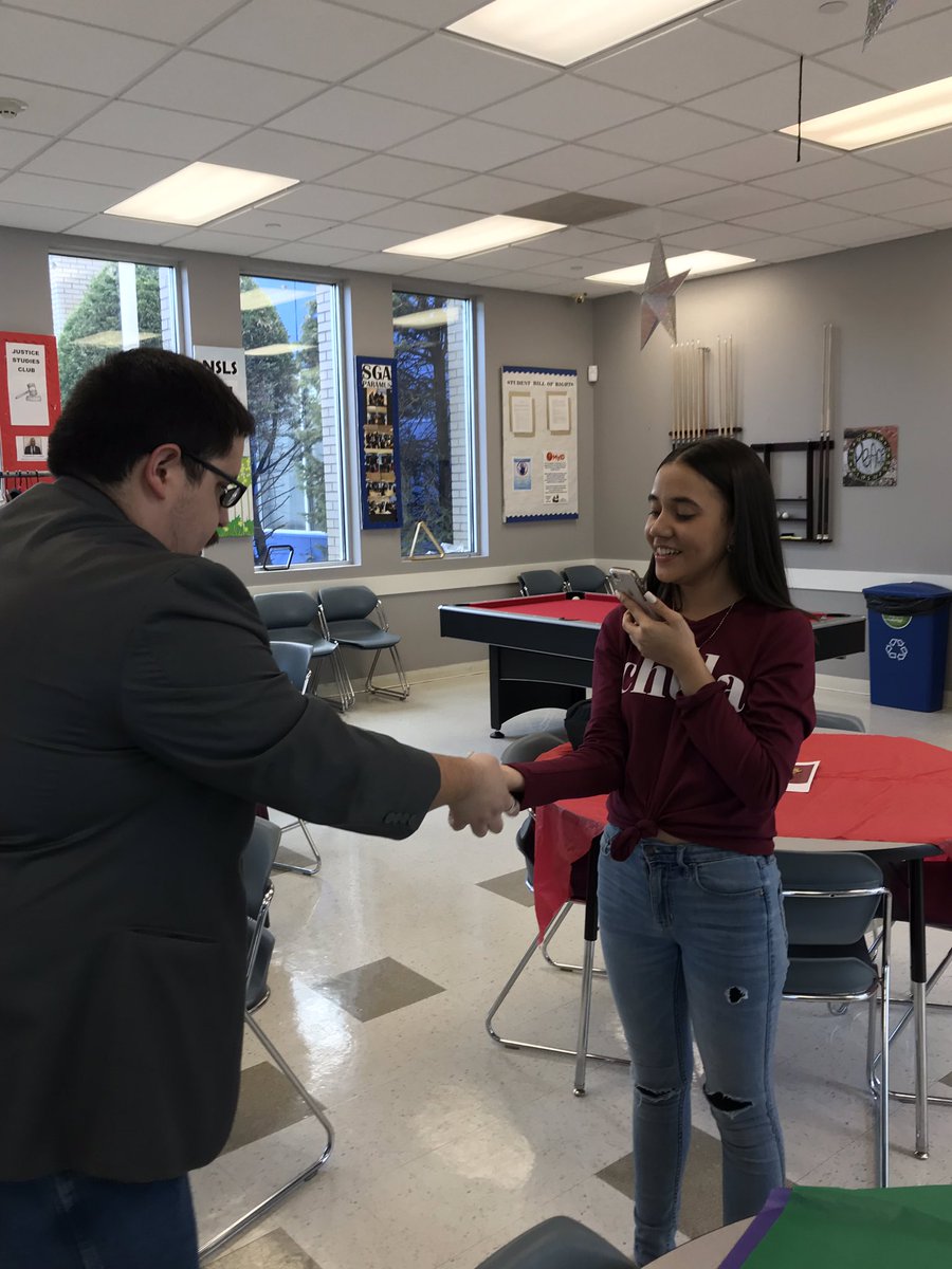 JennLitvak's tweet photo. Kicking off the Winter Semester @BerkeleyCollege Paramus with Magic!! https://t.co/Rz0a0JWNS4