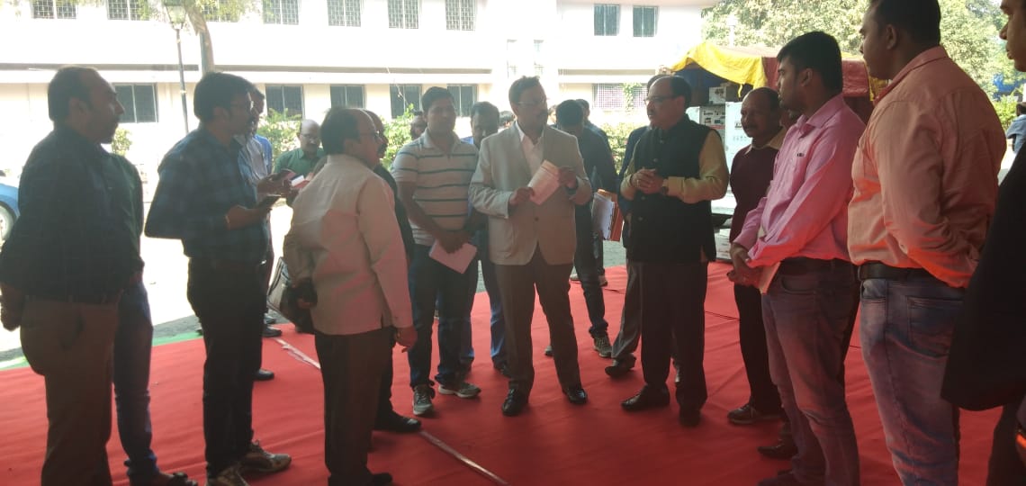 AnilSole1's tweet photo. महाराष्ट्राचे शिक्षण मंत्री ना. श्री विनोद तावड़े यांनी युथ एम्पावरमेंट सम्मिट च्या तयारीची पहाणी केली व कार्यकर्त्यांकडुन आयोजना संदर्भात माहिती जाणून घेतली. https://t.co/CUFk0ab4sB