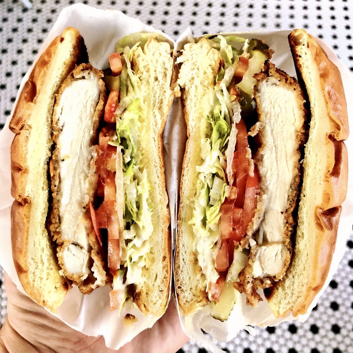 TuckersOnionOK's tweet photo. 🎶Keep on Cluckin' in the free world!!🎶🍔❤️ #EatLocal #Tuckers #OrderOnline #TuckersClucker #FriedChickenSandwich #RedBirdFarms #Chicken #Uptown23rd #ClassenCurve #Quail #Norman #KeepOnCluckin #ColdWeatherCravings https://t.co/EZlaJtV3FK