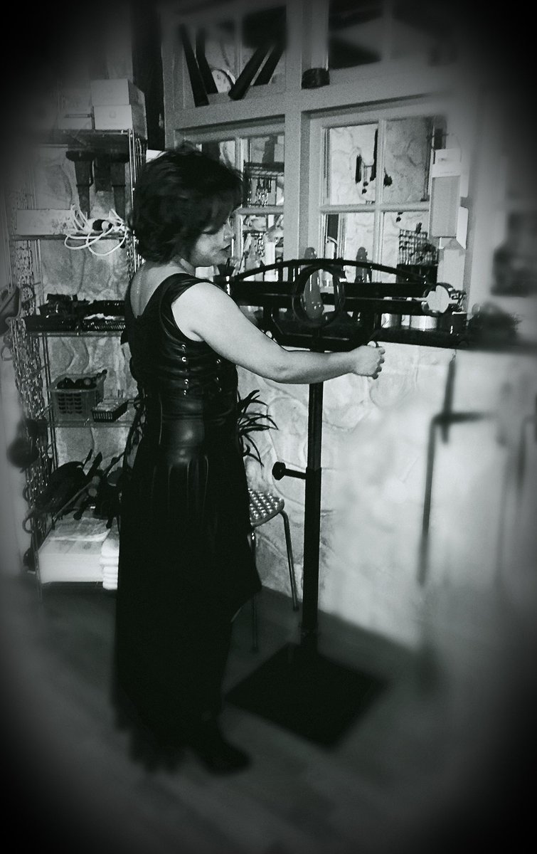 Mrssamantha963's tweet image. 👠 een glimps van een leuke bijzondere #bdsmsessie @SM_Palace #itwasfun 😀🤩 #totalenclusure #opsluiting #cbt #Femdom #vernedering #orgasmcontrole #tepelspel