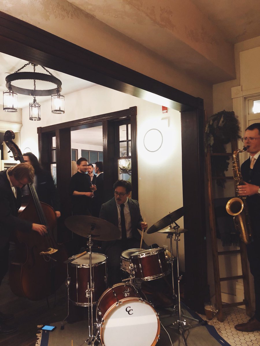 Clear your dance card. Sunday Suppers start this weekend January 6th — $45 a person for family style plates, live jazz &amp; free corkage! Every Sunday. Link in bio for more info.
#meetdeane for #sundaysupper ~ #ininglewood.