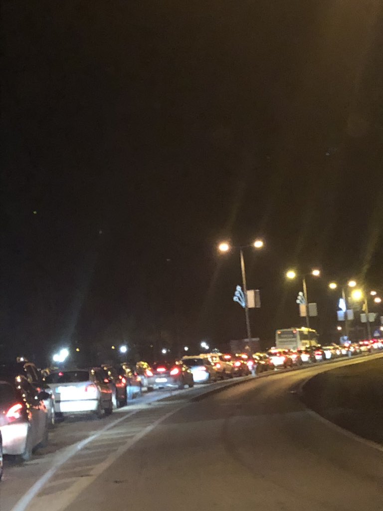armina4's tweet photo. Jasno mi je sto su ljudi napeti i naslovi o tucama, paradoksalno se borimo i da opstanemo i da izađemo iz ove zemlje #gradiskaupravo https://t.co/lNEcuo8B1c