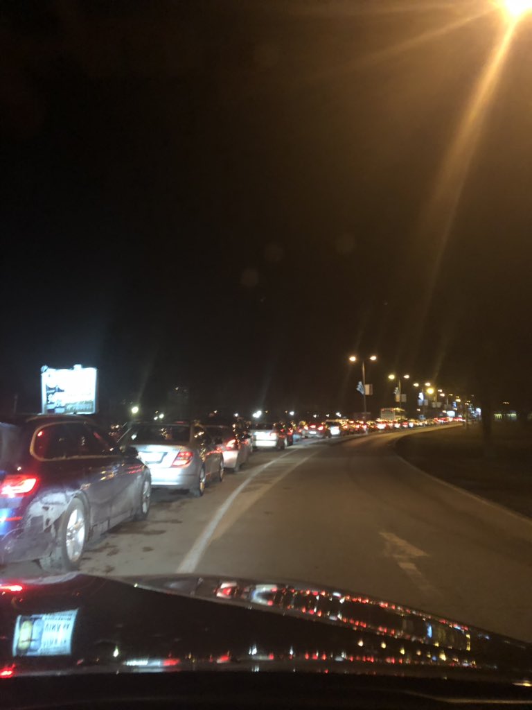 armina4's tweet photo. Jasno mi je sto su ljudi napeti i naslovi o tucama, paradoksalno se borimo i da opstanemo i da izađemo iz ove zemlje #gradiskaupravo https://t.co/lNEcuo8B1c