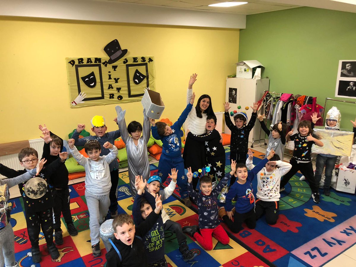 Bursa Özlüce Doğa Koleji 2nd grade Event Day  🥰💕
We asked and answered the Riddles and said the  Tongue Twisters ❓❔🤪🤗
 We completed the mission  💪👊 <a href="/BrcKprl/">Burcu Köprülü</a> <a href="/BanuGeylani/">Banu Geylani</a> @aslihancelik13 <a href="/KevsGunesMetin/">Kevser Güneş Metin</a> <a href="/ece_hamret/">Ece HAMRET</a> @DuyguYamanD