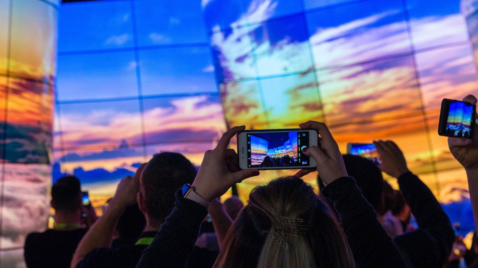 raywongy's tweet photo. .@petepachal's annual CES trends piece is up on @mashable: https://t.co/8YzHubMj7m via @futureshift
TL;DR:
1. 5G
2. More Google Assistant stuff
3. 8K TVs
4. More health tech
5. More compact laptops goodbye Intel
6. Self-driving cars get network
7. AR growth
#CES #CES2019 https://t.co/BHdlhIzo5e