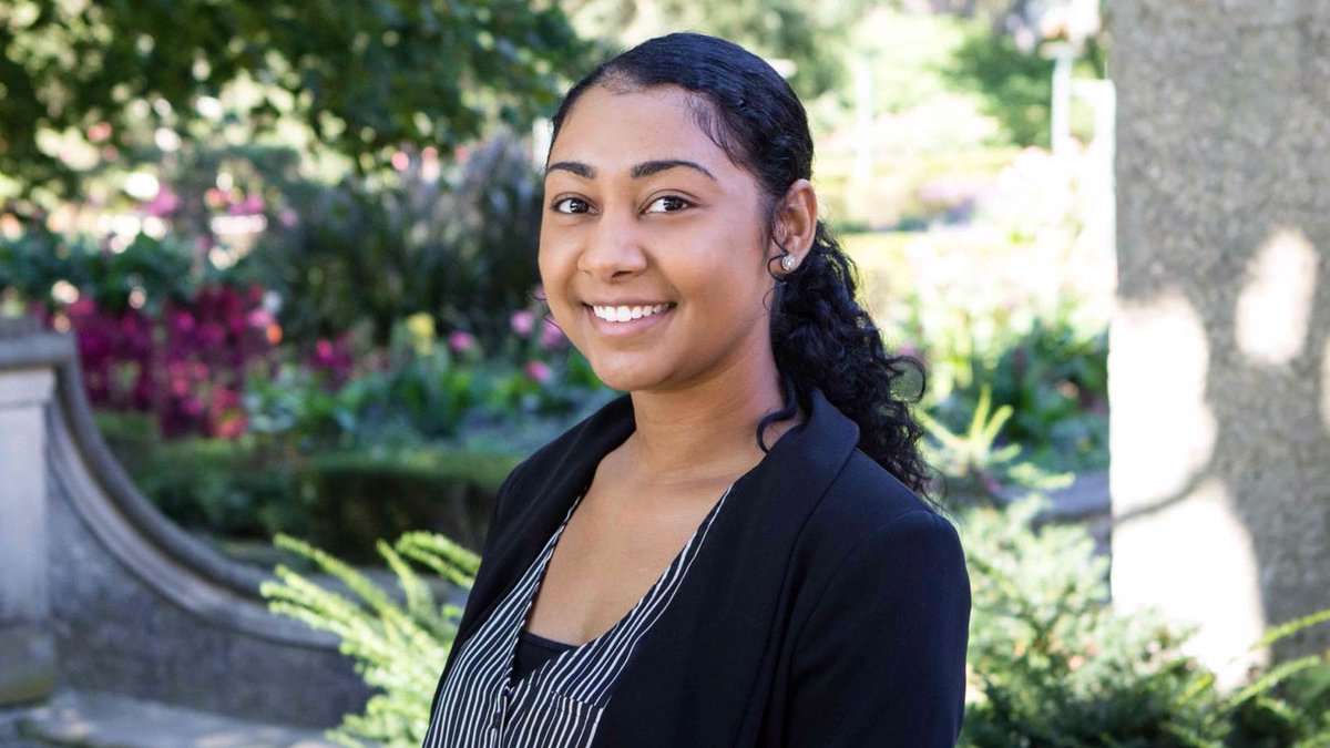 LoyolaQuinlan's tweet photo. Student Kyla Hawkins had a big hurdle to overcome freshman year: her family's business closed, which threw her education into jeopardy.
But thanks to a Loyola scholarship, she will be the first in her family to earn a bachelor's degree. Read her story: https://t.co/Ba8Vvmqt0i https://t.co/AVsgCcMGlQ