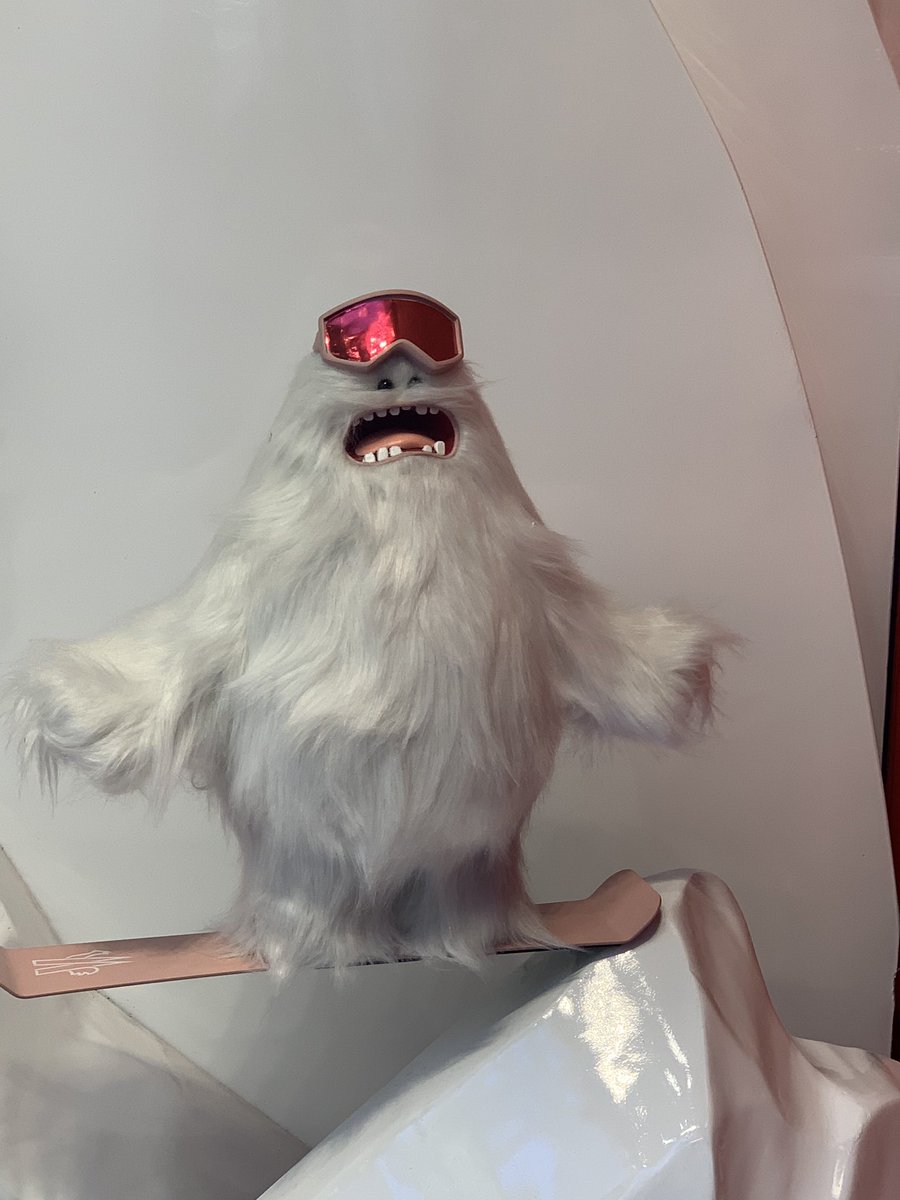 SouthGhosts's tweet photo. @Moncler Seen these cute Yetis... Where can I get my hands on one. Would look fabulous in my living room!! 👀😭😍 https://t.co/9BFfx3kck8
