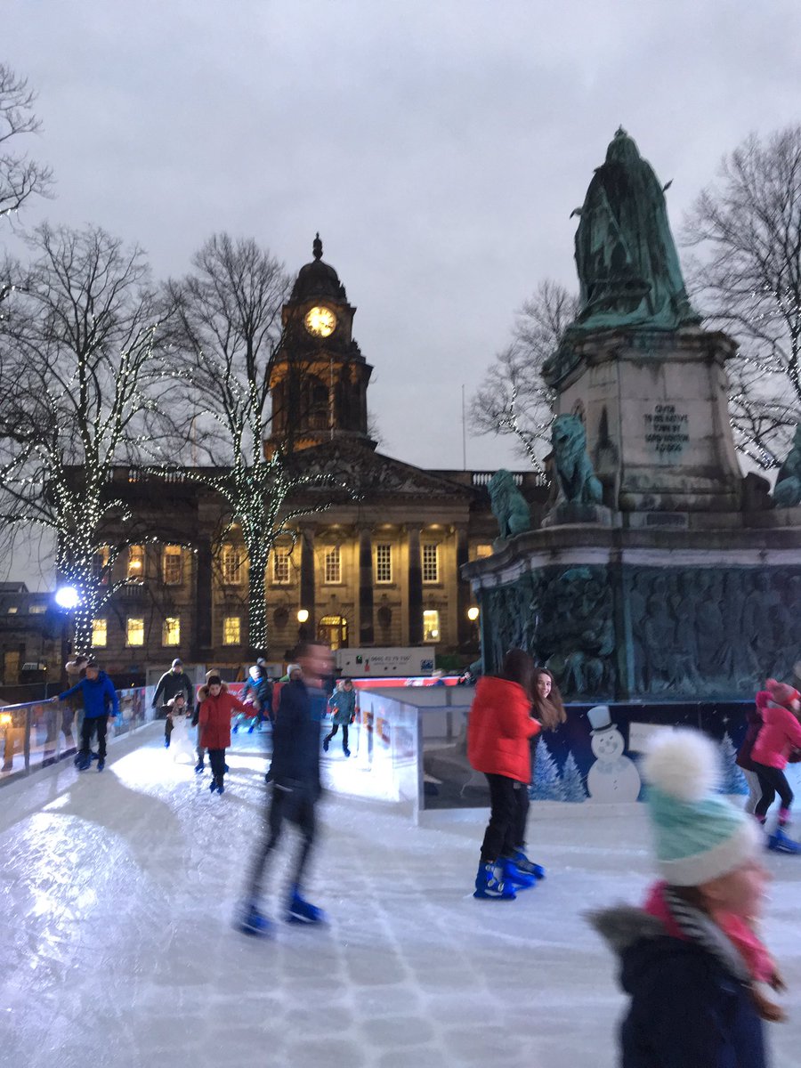 Beautiful location for an ice rink - and didn't fall over either! 🙌🏻❄️⛸<a href="/lancasteronice/">Lancaster On Ice</a>