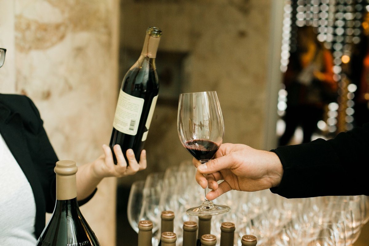 deaconsnewsouth's tweet image. Still haven&apos;t settled on a New Year&apos;s resolution? We suggest hitting up #happyhour more often💯 Wines by the glass, draft beers + starters are $2 off from 3-6p every day and all day &apos;til 6p on Fridays🙌