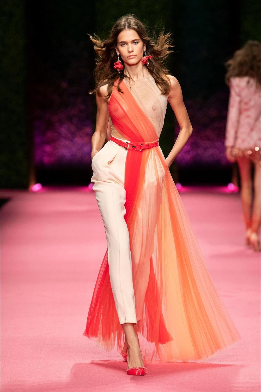 Vogue "La nuova collezione Primavera Estate 2019 di Elisabetta Franchi https://t.co/q4xqb17W2d https://t.co/MGB69cwGTB" / Twitter Vogue "La nuova collezione Primavera Estate 2019 di Elisabetta Franchi https://t.co/q4xqb17W2d https://t.co/MGB69cwGTB" / Twitter