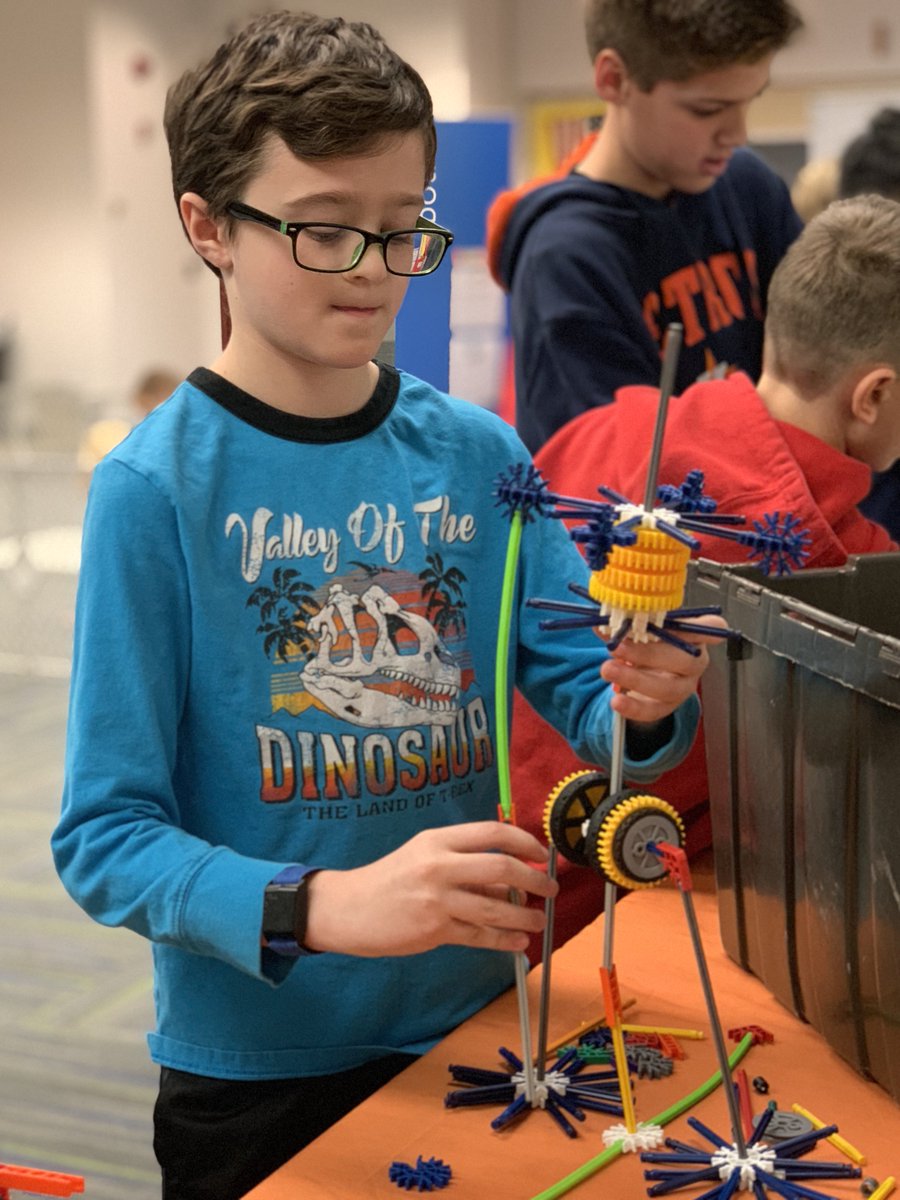 We love to see our students engaged in #STEAM. Thanks to <a href="/MobileEdProd/">Mobile Ed Productions, Inc.</a> for bringing their interactive STEAM museum to <a href="/SPHBulldogs/">Sporting Hill Elem.</a>.