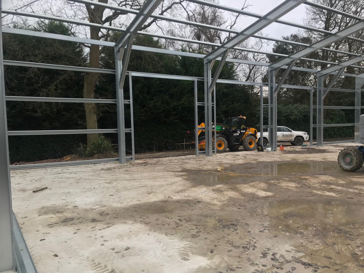 FirstFixGroup's tweet photo. Surrey
12x25-5 eaves with insulated roof and patch wood timber cladding.
Day 7 .
#timbercladbuilding #insulatedroof https://t.co/M9zDEF26SS