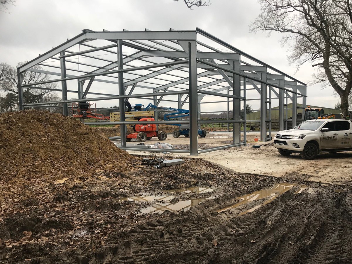 FirstFixGroup's tweet photo. Surrey
12x25-5 eaves with insulated roof and patch wood timber cladding.
Day 7 .
#timbercladbuilding #insulatedroof https://t.co/M9zDEF26SS