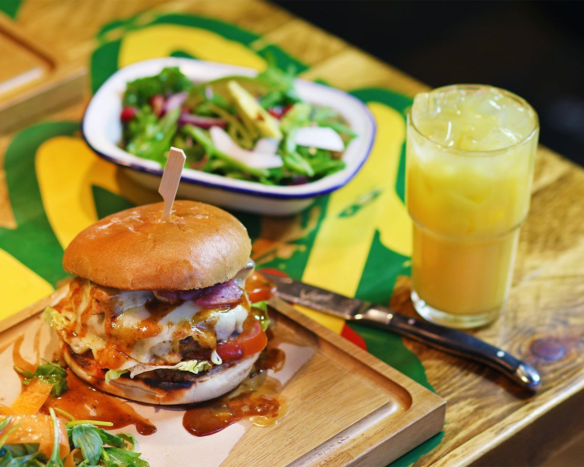 Turtlebayuk's tweet photo. Burger with fries or burger with salad? Either way, we’ve got your back for a little bit of this, and a little bit of that! 🍔
#turtlebayuk #rumreggaejerk #littlebitofthis #littlebitofthat https://t.co/vRP7yZRaTq