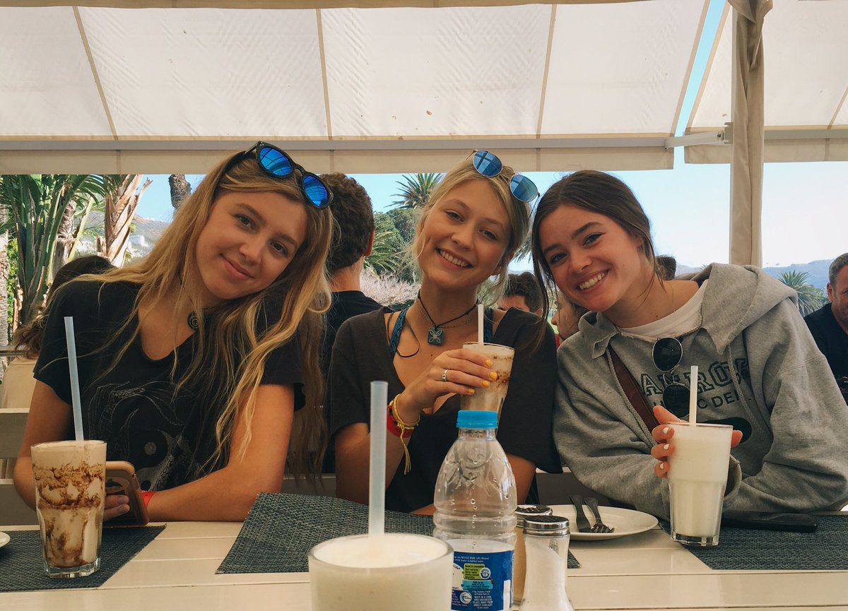 viviansessions's tweet photo. happy birthday @gwillse !!!!!! thx for being the best chem partner👩🏽‍🔬👩🏼‍🔬love you sm and miss all these adventures💗🌍🎈#megacoach #mangoairlines https://t.co/mF94S9QGDt