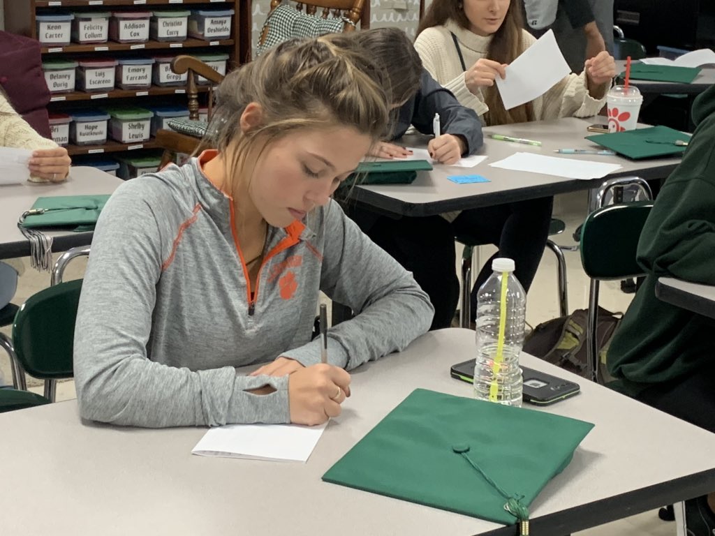 MrsJacksonDFHS's tweet photo. My annual #ItsYourYear @DutchForkHigh where seniors realize #whendidyougraduate is adult code for determining age. They also realize THEIR Year is more than one graduation day. #pridein5 #DFHSPride #DFTC19 https://t.co/CZMp9FzxgR