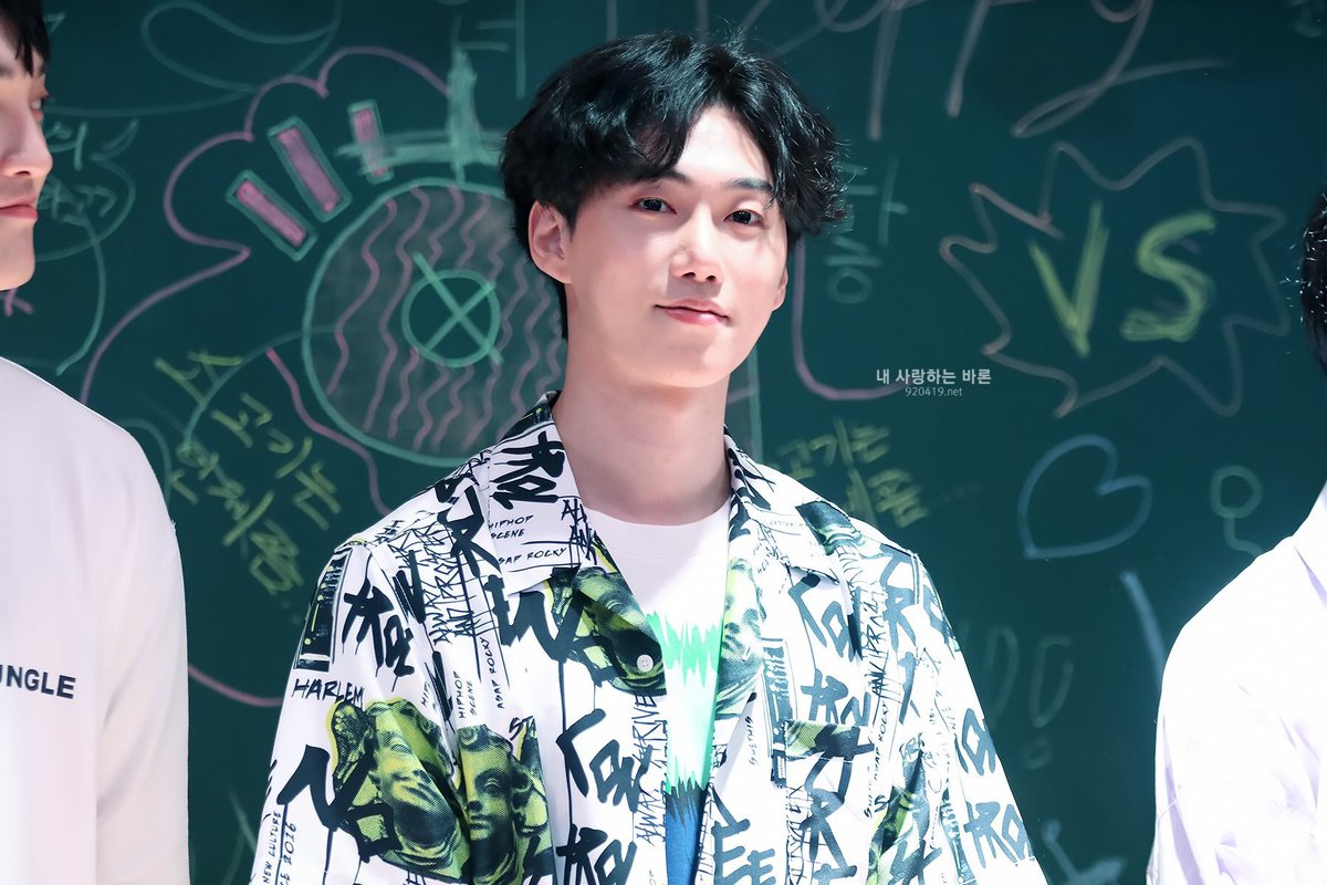xiuminlvs's tweet photo. vai ficar tudo bem, há muitas pessoas do seu lado que sempre vão te apoiar. Te desejo muita força nesse momento tão dificil e doloroso. Queria poder estar perto e tirar toda a sua dor. Eu te amo #PrayForBaron #StaystrongBaron @VAV_official https://t.co/8JfQHcko17