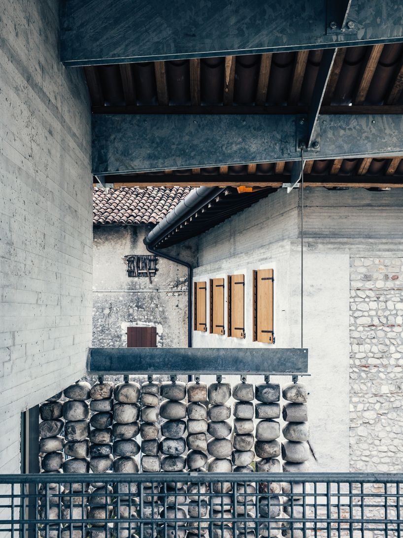 designboom's tweet photo. a curtain of stones expresses the traditional materiality with a new 'cosmetic' use. https://t.co/yq0V6BOR1x https://t.co/aKJG7dK7b8