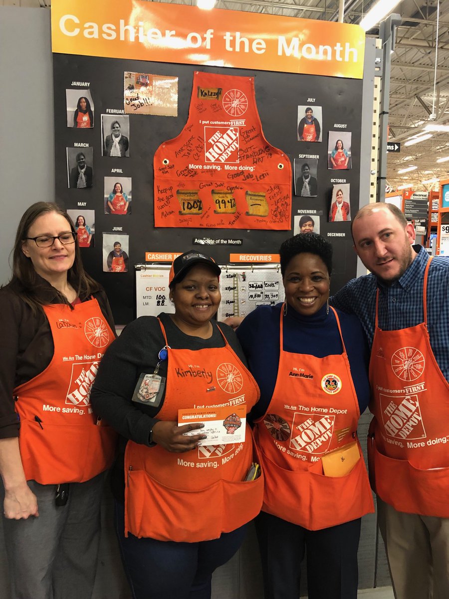 AMCTHD's tweet photo. Voice of associate champion, service desk supervisor, interconnected sales all star....leadership and commitment to our customers and associates everyday. Exec award to Kim store 4632! Congrats on a well deserved recognition. https://t.co/UJDM0DnchE