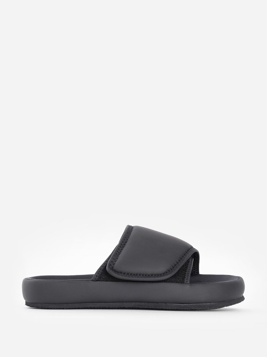 yeezy slides black release