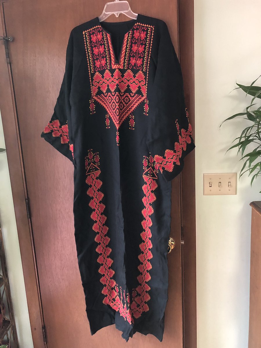 hmari27's tweet photo. As Rashida Talib is making history, sworn in today as the first Palestinian American woman in Congress, I am sending her my support! Proud of her and proud to be Palestinian! #TweetYourThobe https://t.co/z1SUW4ap9s