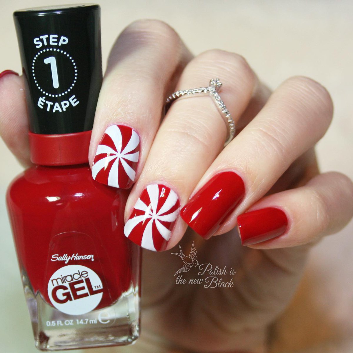 polishisthenb's tweet image. Candy Swirl Nails 
bit.ly/2s8wigP #notd #nailart #nailblog #nailblogger #christmasnails