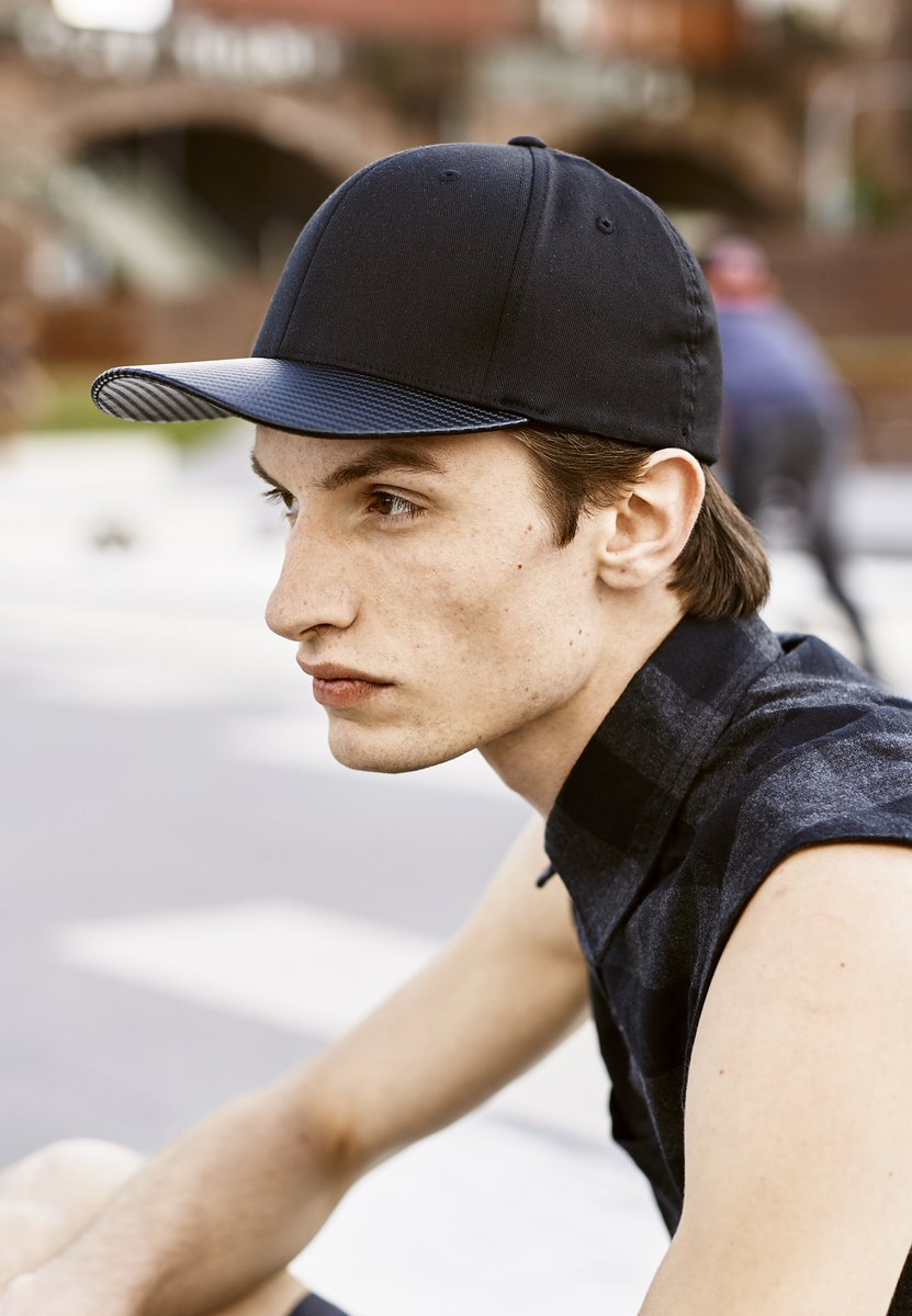 brand_cap's tweet photo. Neu im Shop. Das Carbon Flexfit. Es hat eine Sportliche Passform. Die Optik des Schirms ist im Carbonstyle gehalten. Das Cap gibt es in der Farbe black. https://t.co/PiRBDTrZRl