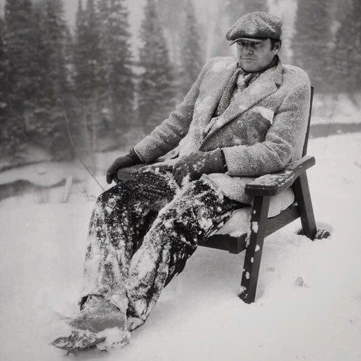 MyMissDirection's tweet image. On a wintry January day we 🖤 this BTS shot of Jack Nicholson on the set of The Shining, 1979 #bts #horror #film