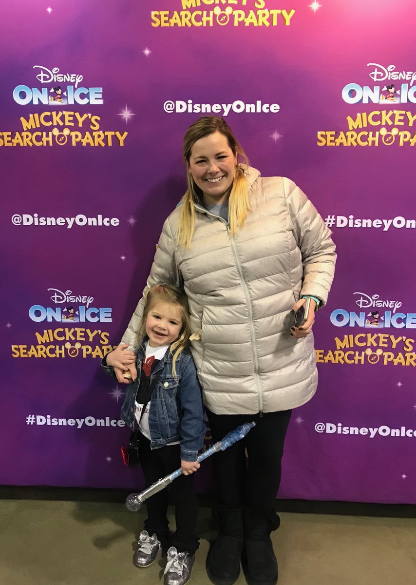 shicksfam's tweet photo. #disneyonice https://t.co/DVKSdwUQ23