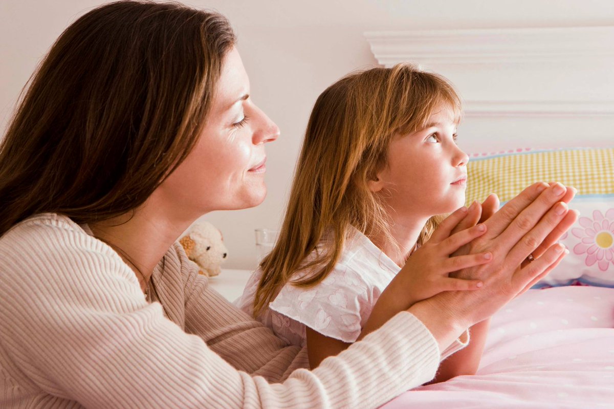 Samaraiaene's tweet photo. Você já imaginou o quanto a influência da mãe é importante na vida do filho? 
Como ter êxito nessa Missão?
 EGW responde: é impossível calcular o poder da influência de uma mãe que ora. O Lar Adv. pag. 266 https://t.co/nLoOHbHWO5